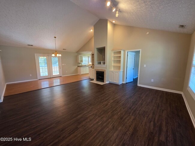 Building Photo - 345 Farina Dr