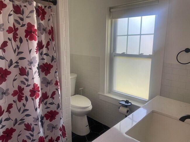 Building Photo - 30 Baker St