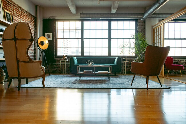 Building Photo - 234 Holliday St