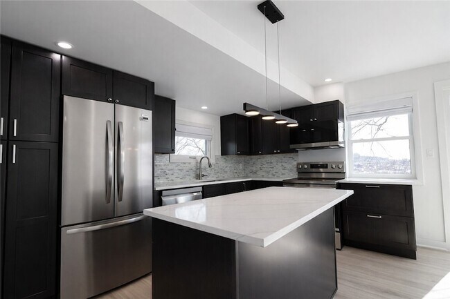 Building Photo - 107 Shoup St