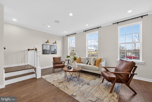 Building Photo - 11 Hedley Ln