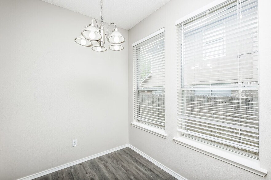 Building Photo - 6821 Prairie Hill Rd N