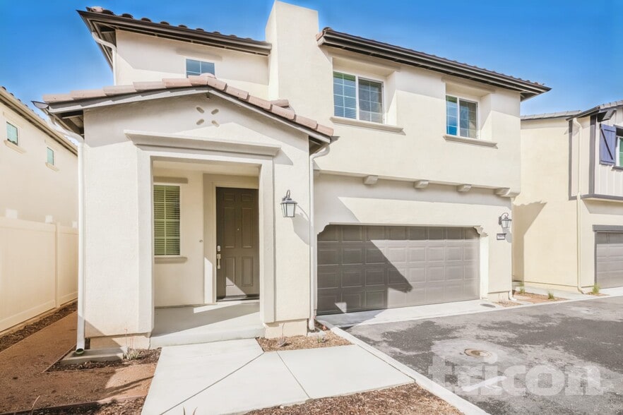 Primary Photo - 31673 Rosetta St