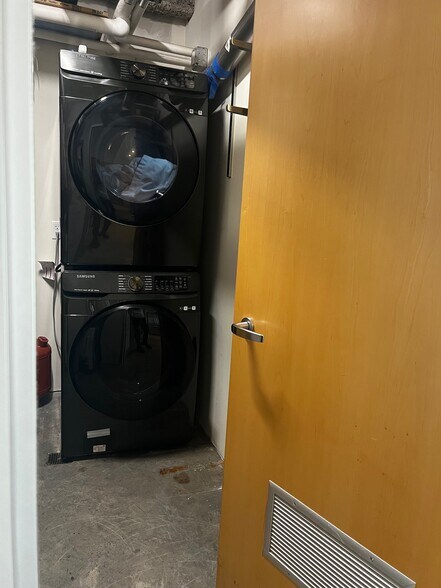 Building Photo - 221 E College St