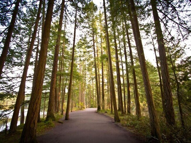 Building Photo - 16327 NE 21st St