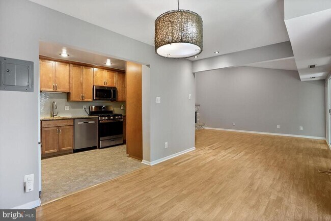 Building Photo - 11820 Breton Ct
