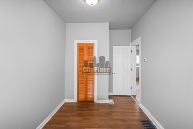 Building Photo - 2627 Chase St