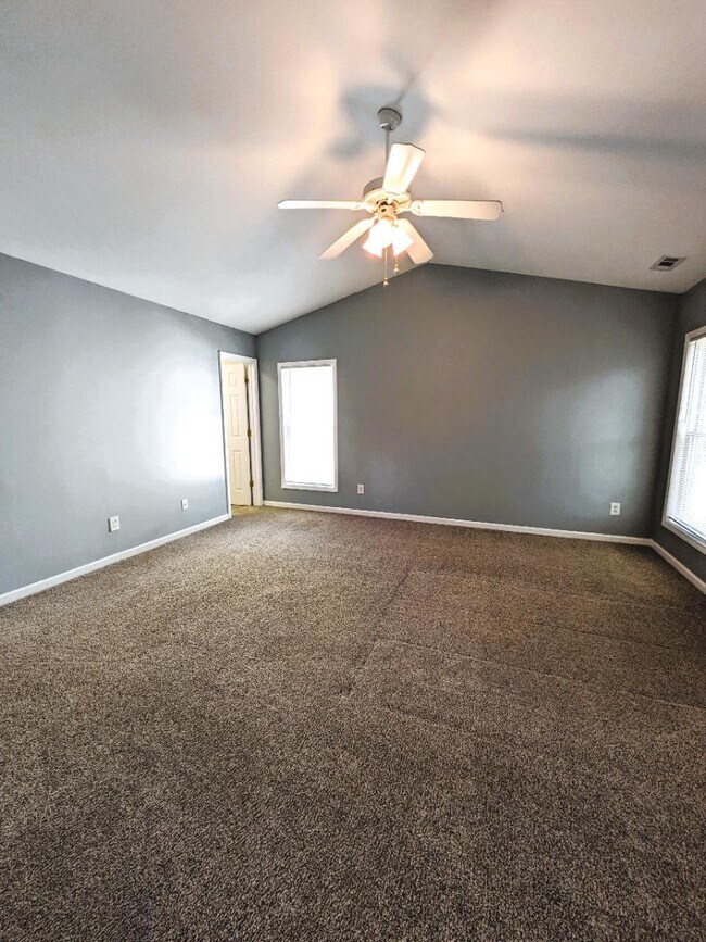 Building Photo - 212 N Honey Springs Ave