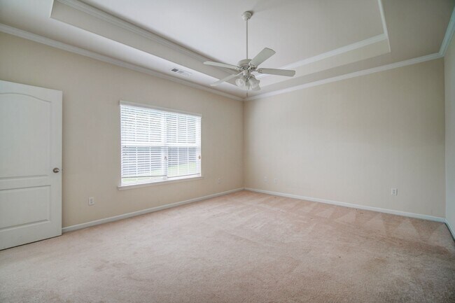 Building Photo - 4 BR/2 BA, 1 Car Garage, Charming Home in ...