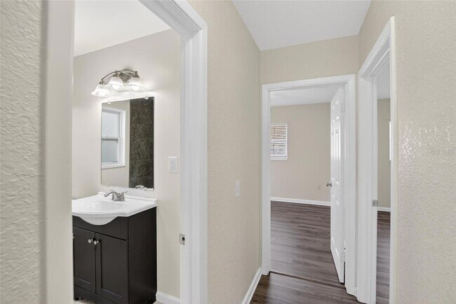 Building Photo - 311 NE 5th St