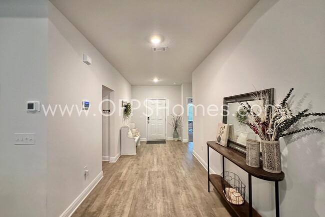 Building Photo - 8090 Silver Maple Dr