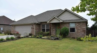 Building Photo - 2734 Ridgewood Rd