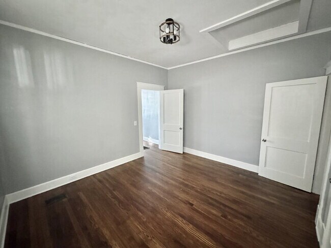 Building Photo - 666 Landis St