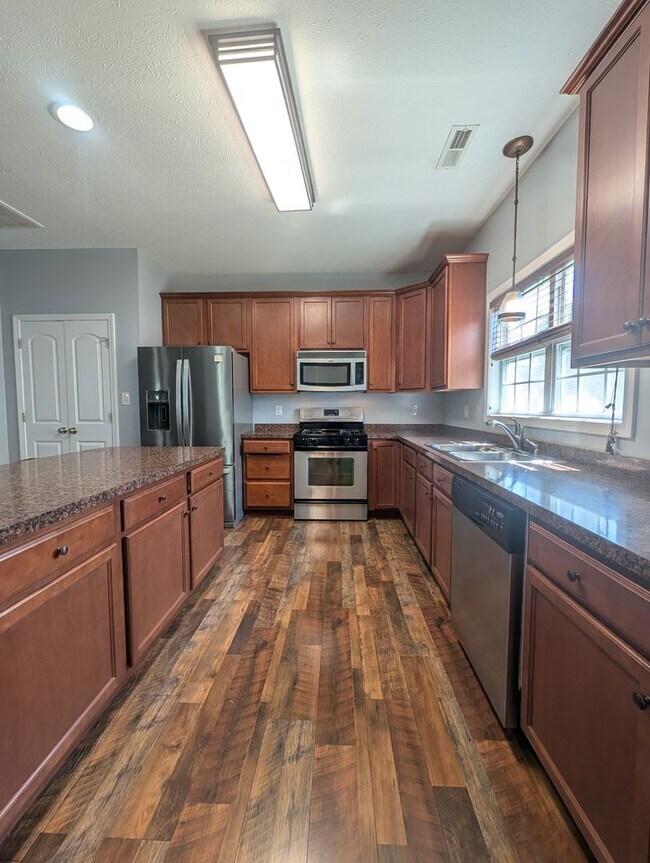 Building Photo - 305 Weatherford Dr