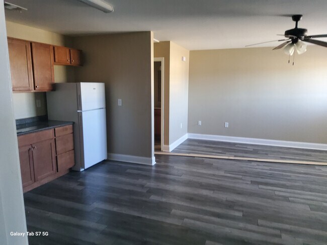 Building Photo - Ronald Pride Duplex Unit A