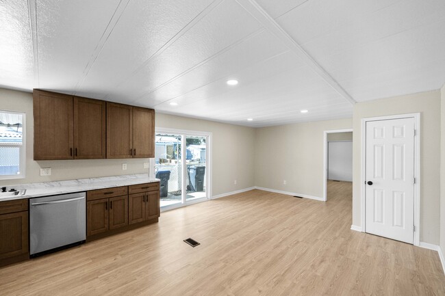 Building Photo - 34830 Lyn Ave