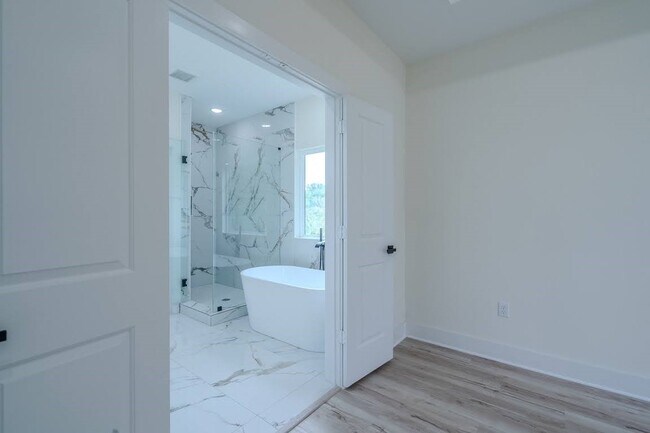 Building Photo - 7002 Sidney St