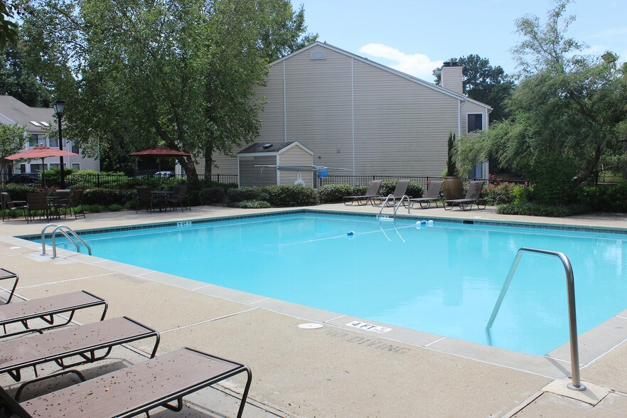 Lakeside Retreat At Peachtree Corners Norcross Ga Apartment Finder