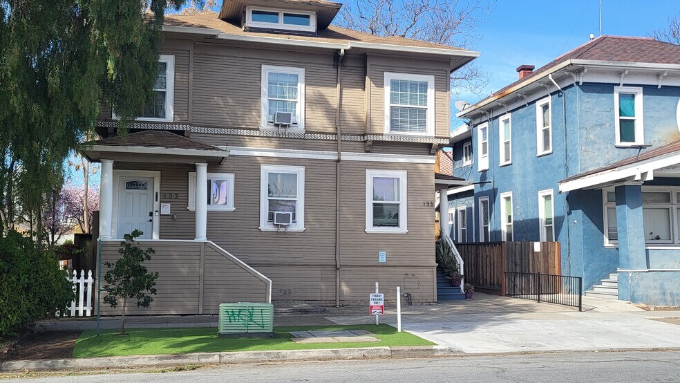 Building Photo - 135 E Reed St