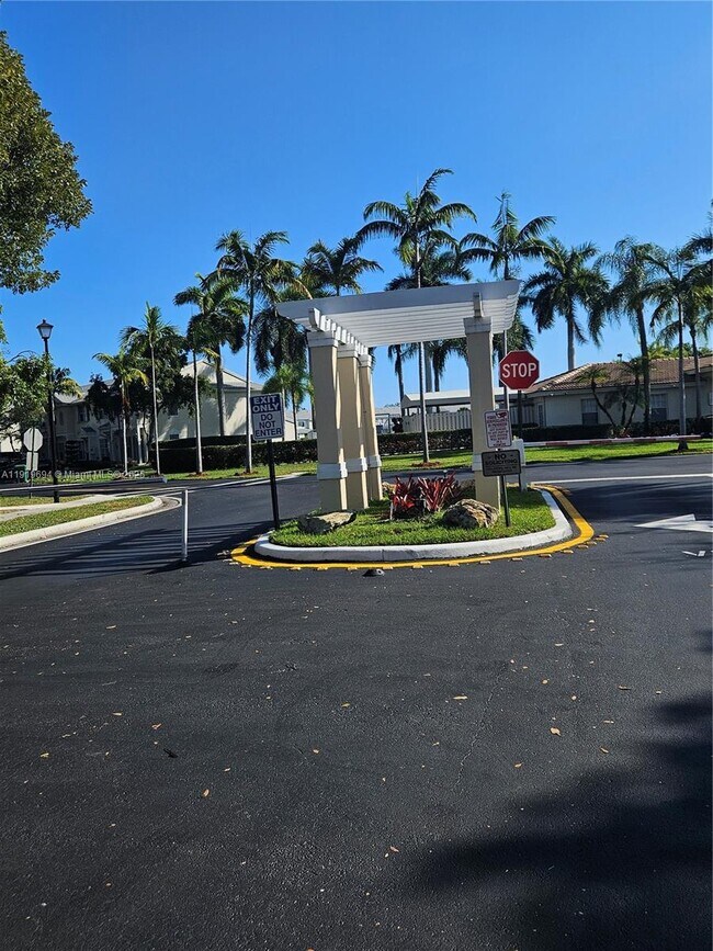 Building Photo - 3192 SW 50th St