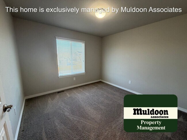 Building Photo - Newer build ready to move in!