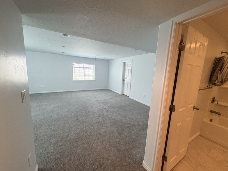 Building Photo - 15108 Honor Dr