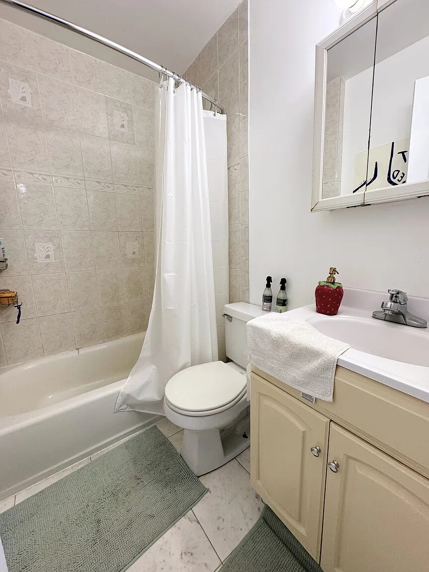 Building Photo - 214 Freeman St