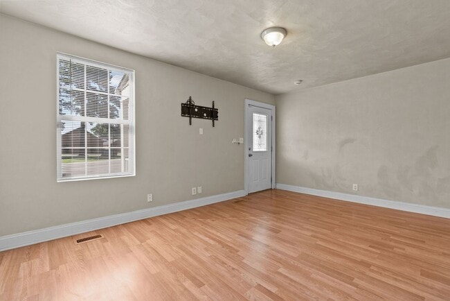 Building Photo - Charming 3-Bedroom Home for Rent in Norfolk!