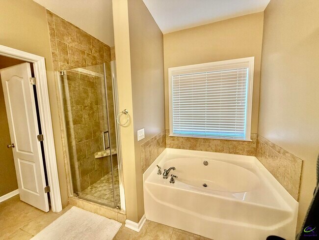 Building Photo - 227 Hearthwood Dr