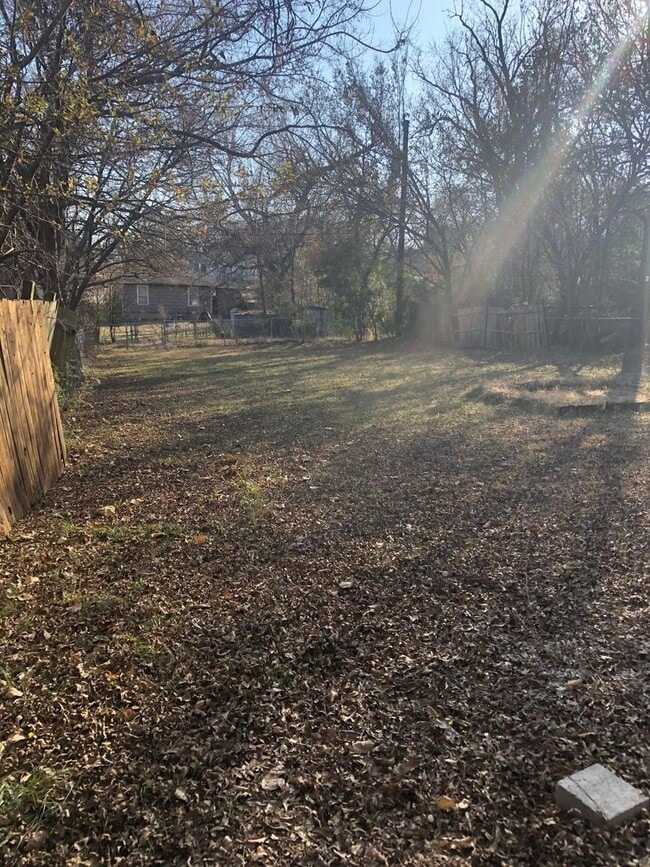 Building Photo - 632 E Sears St