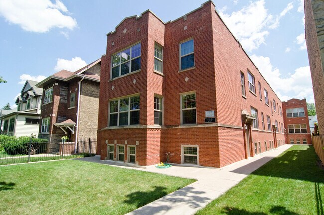 Building Photo - HIGHPOINT Old Irving Park