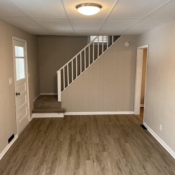 Building Photo - 191 Baldwin Ave