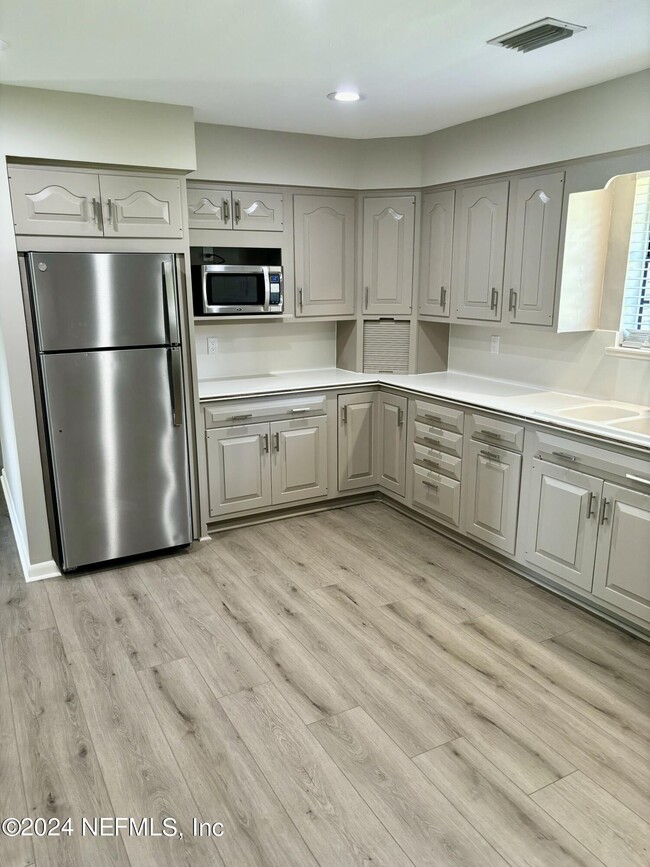 Building Photo - 509 Sunset Dr