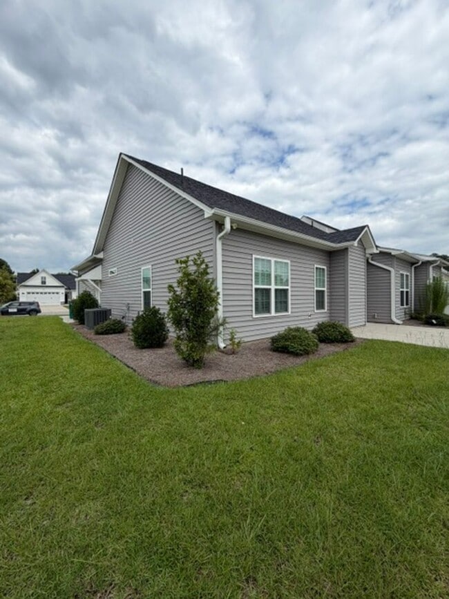Building Photo - 311 Oak Pointe Cir E