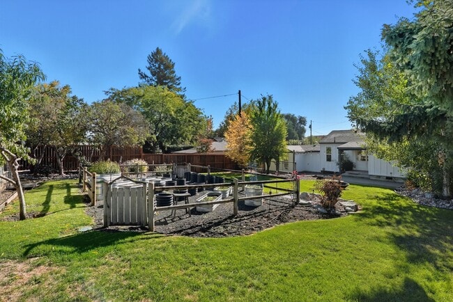 Building Photo - 12707 E Main Ave