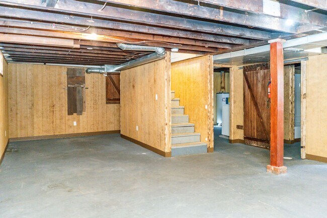 Building Photo - Spacious 2 bedroom 2 bath house