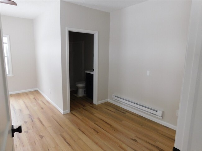 Building Photo - 182 E Main St