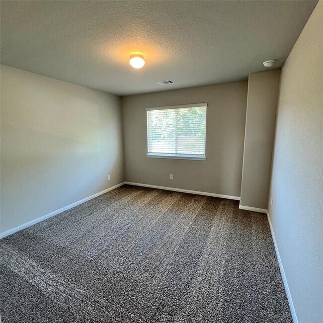 Building Photo - 25396 Grotto Falls Ln