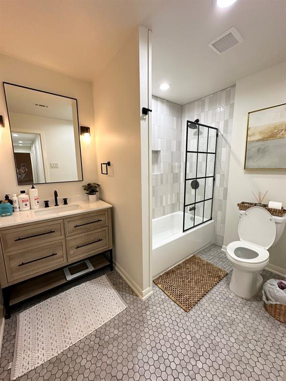 Building Photo - 2110 Potomac Dr