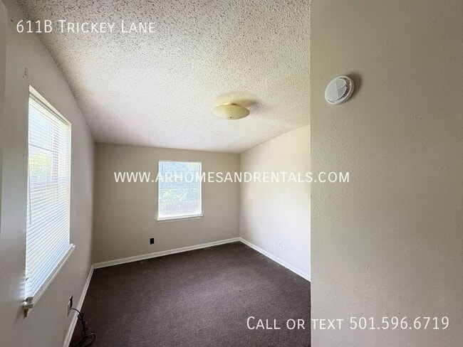 Building Photo - 611 W Trickey Ln