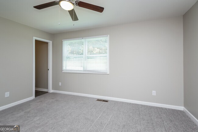 Building Photo - 2498 Winding Creek Dr