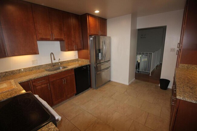 Building Photo - 9944 Murnane St