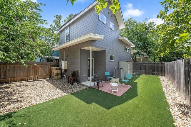 Building Photo - 600 W Odell St