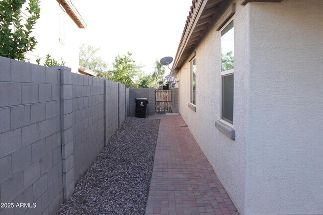 Building Photo - 11554 W Lone Tree Trail