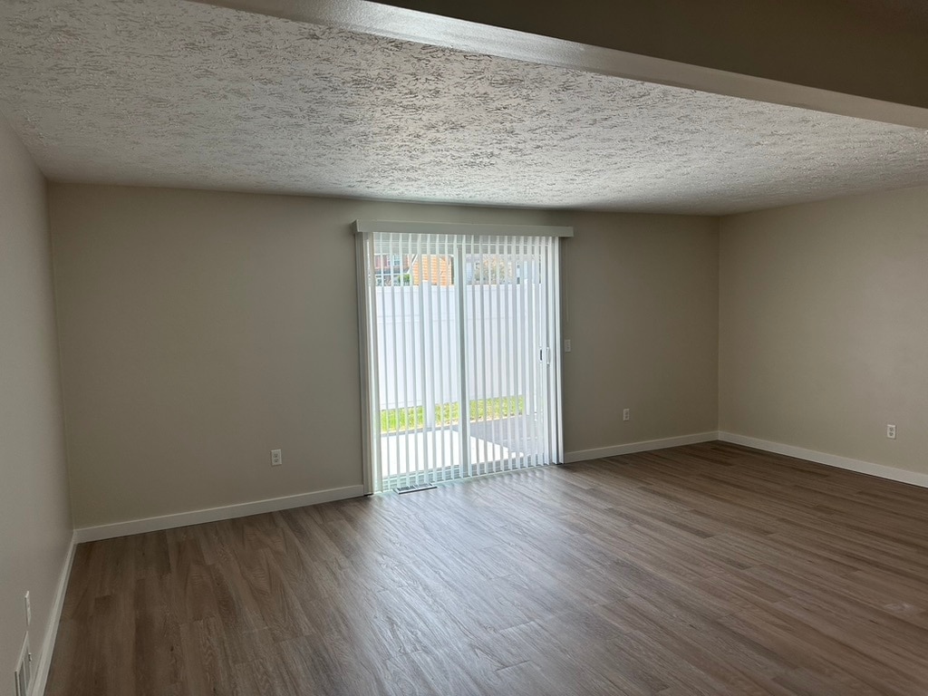 Building Photo - 54 Willowick Dr