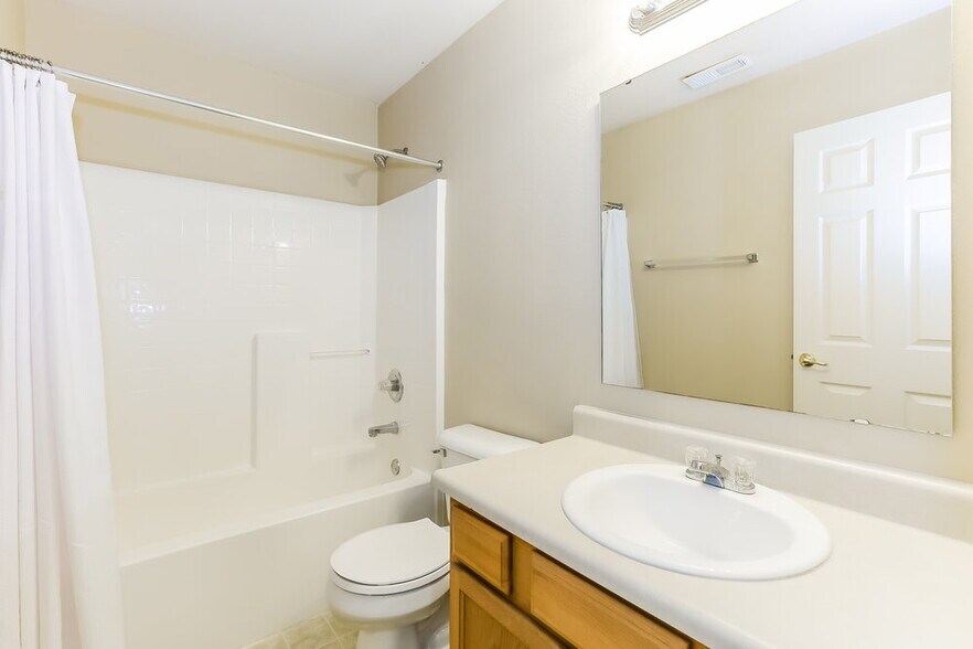 Building Photo - 4768 Beach Club Dr