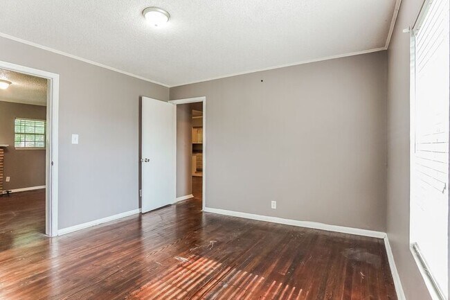 Building Photo - 5517 Kiska Ave