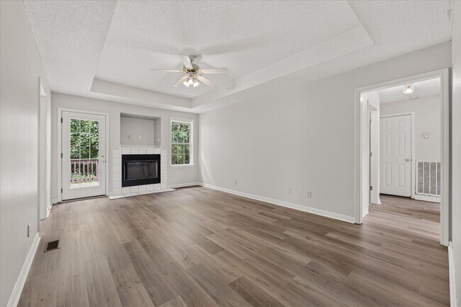 Building Photo - Three Bedroom in Sango!