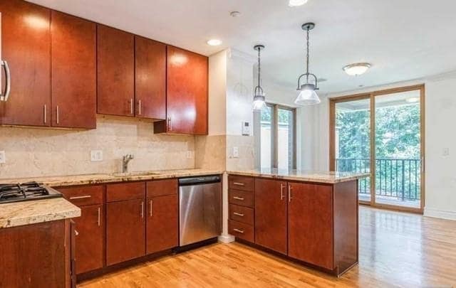 Building Photo - 17 Meadow Rd