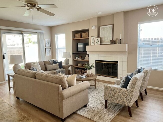 Building Photo - Large 4 bedroom home in Orangecrest for rent!